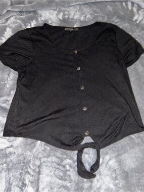 Elite Collection Black Button-Front Tie Hem Crop Top